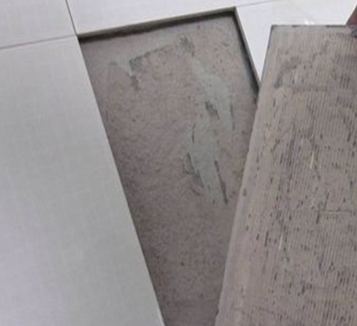 邛崃瓷砖空鼓维修公司分享瓷砖铺贴时如果打浆（即涂抹在瓷砖背面和基层上的砂浆或瓷砖胶）过少，会带来以下问题
